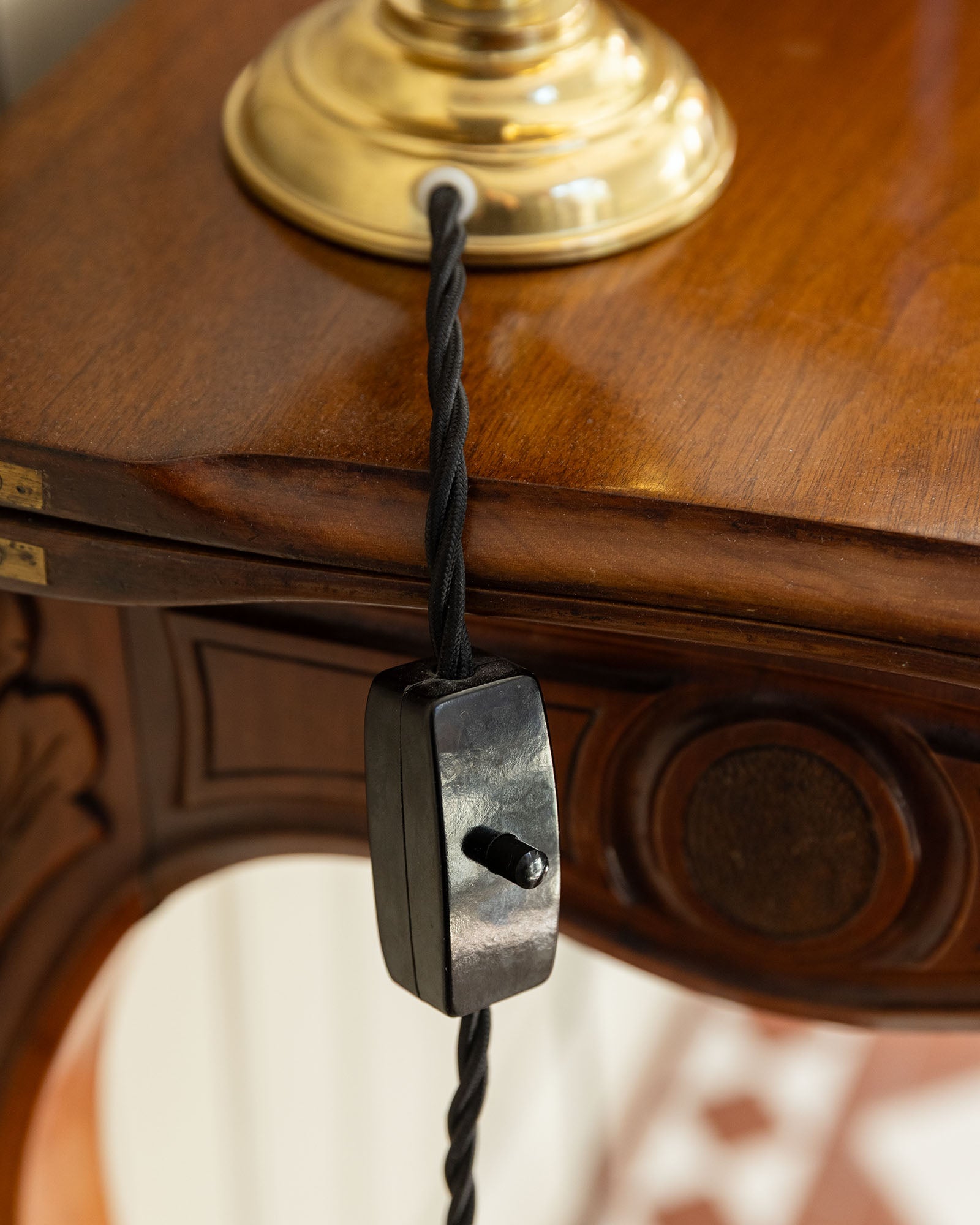 Sladdströmbrytare för lampkabel - Svart bakelit image