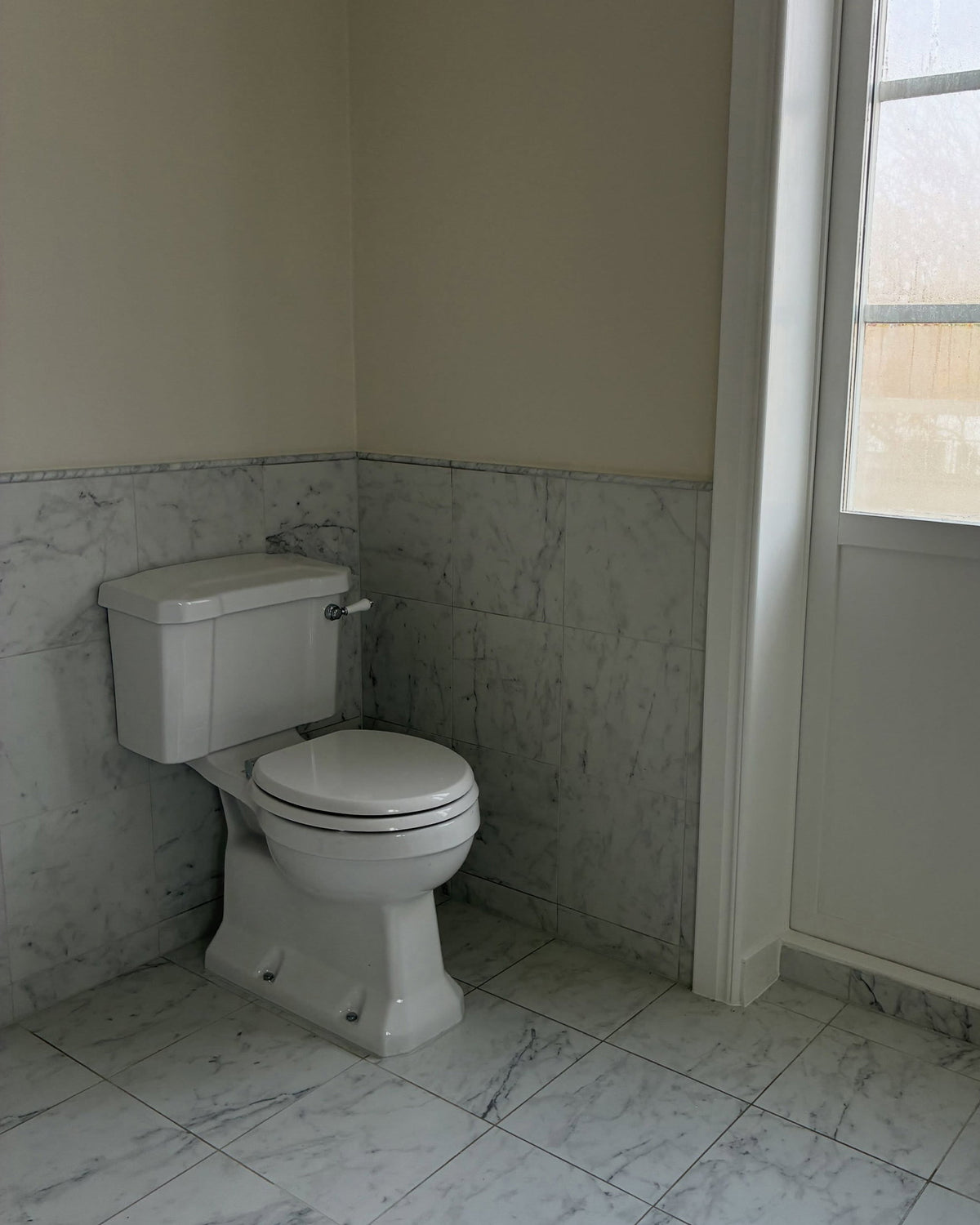 WC - Burlington con cierre S oculto, cisterna estrecha image
