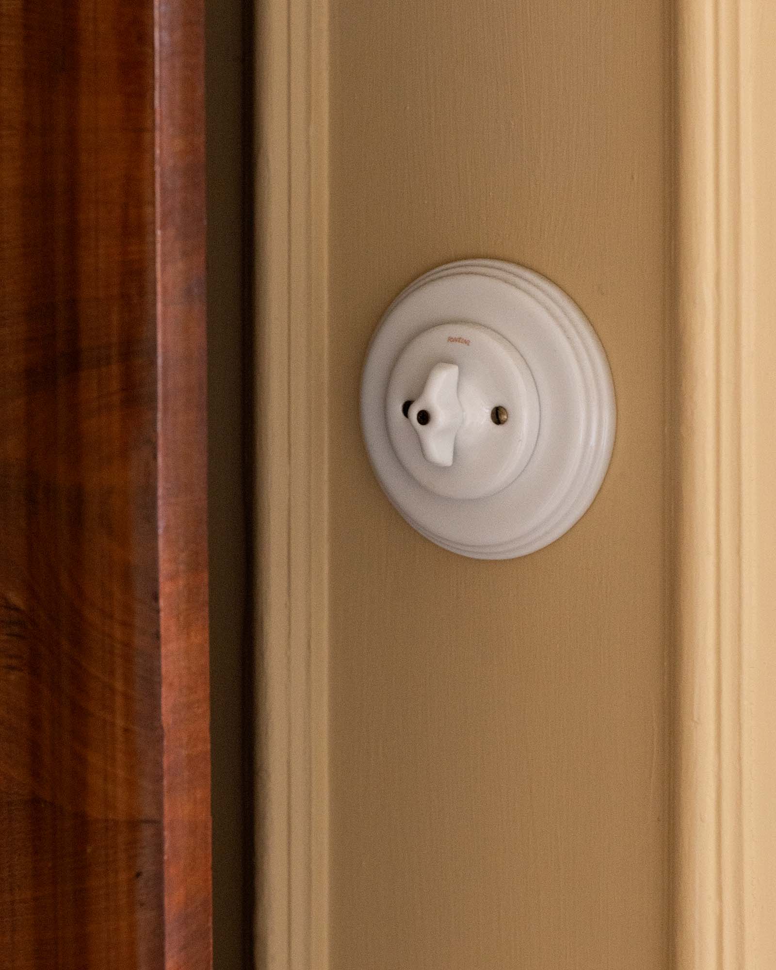 Interrupteur - Interrupteur à bascule (rotatif) en porcelaine blanche image