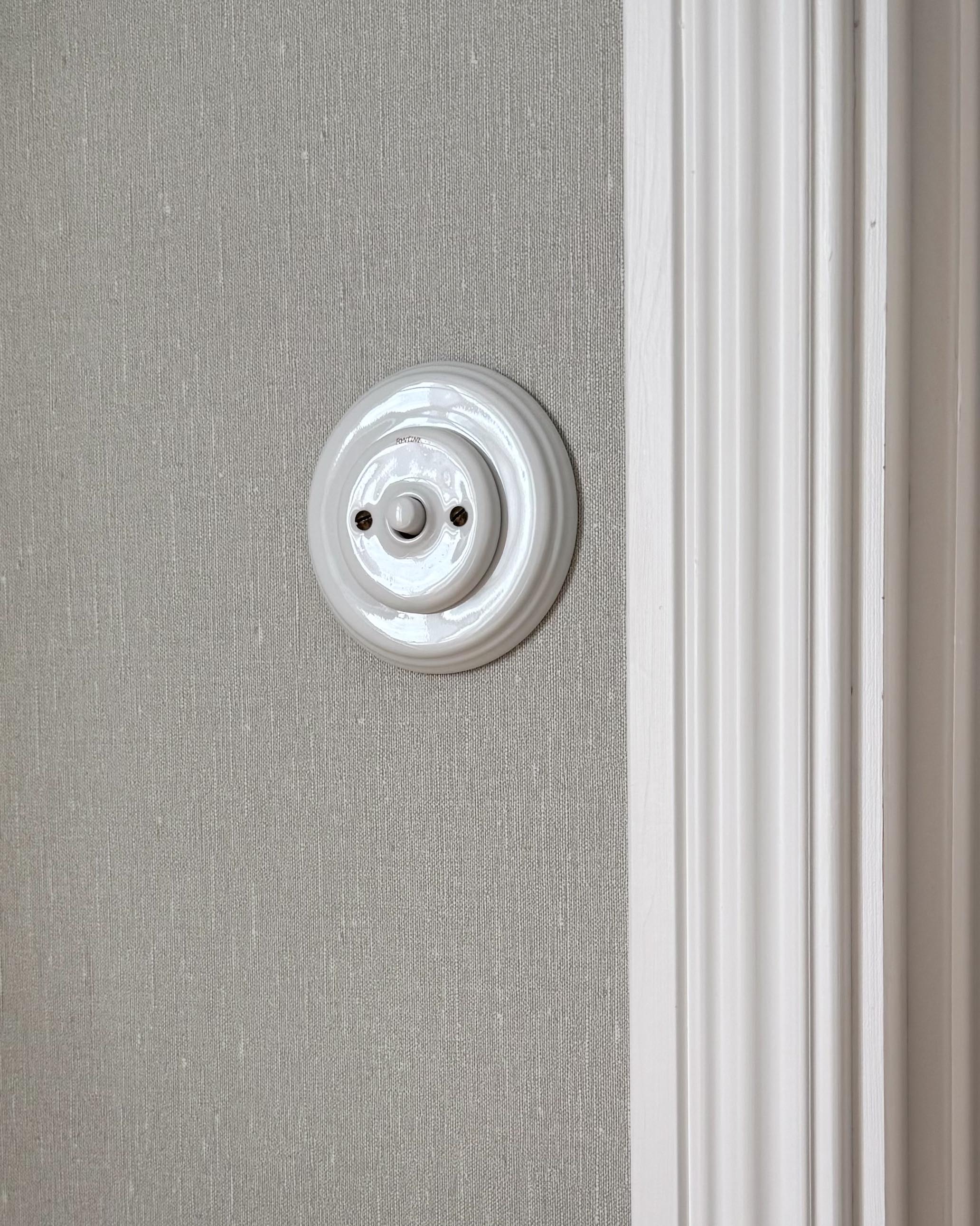 Dimmer - Enkel tryckknapp vitt porslin image