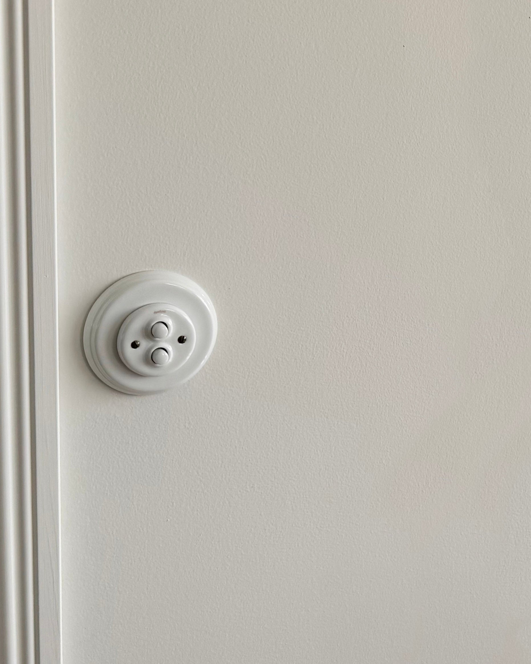 Dimmer – Doppeltaster aus weißem Porzellan image