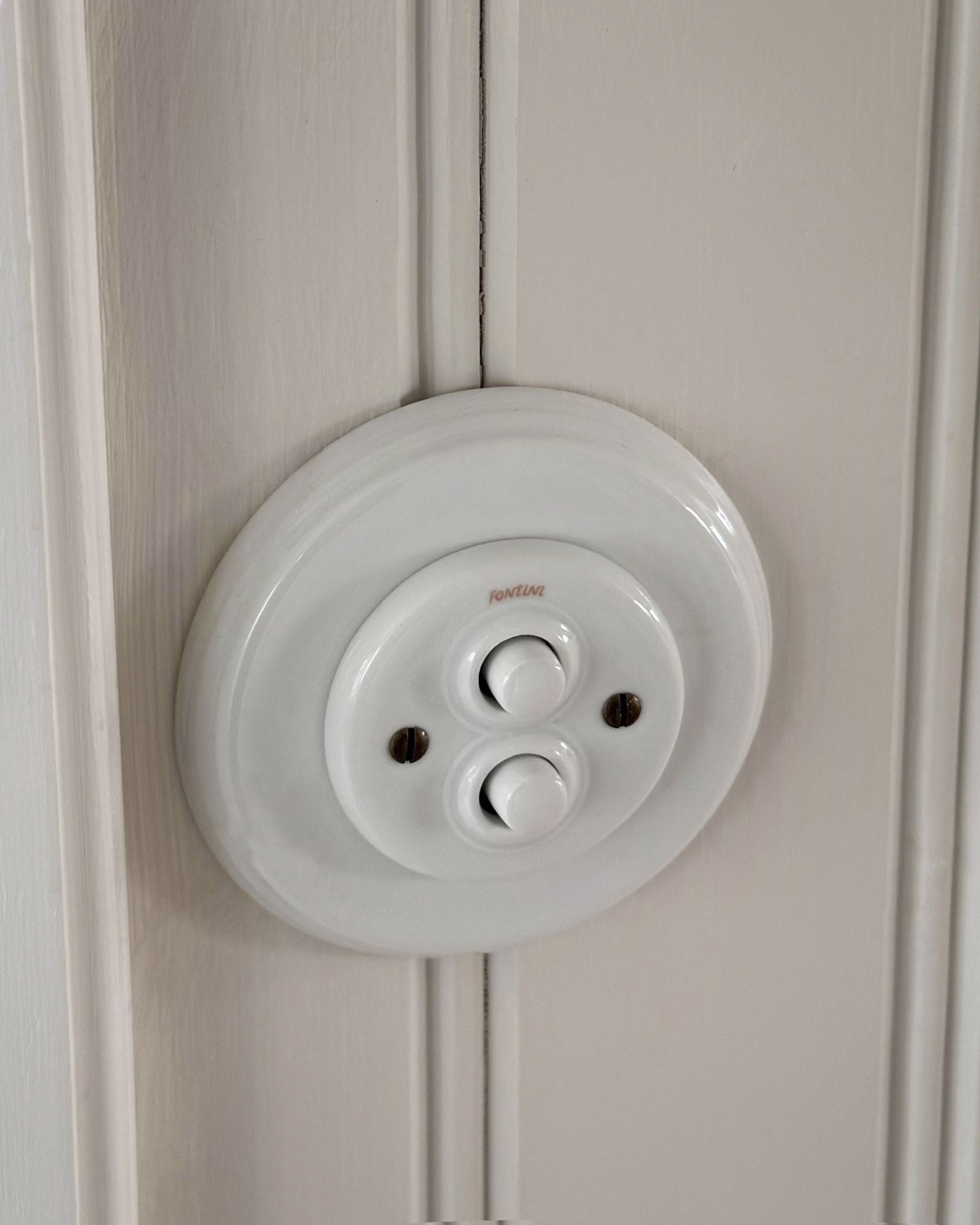 Dimmer – Doppeltaster aus weißem Porzellan image