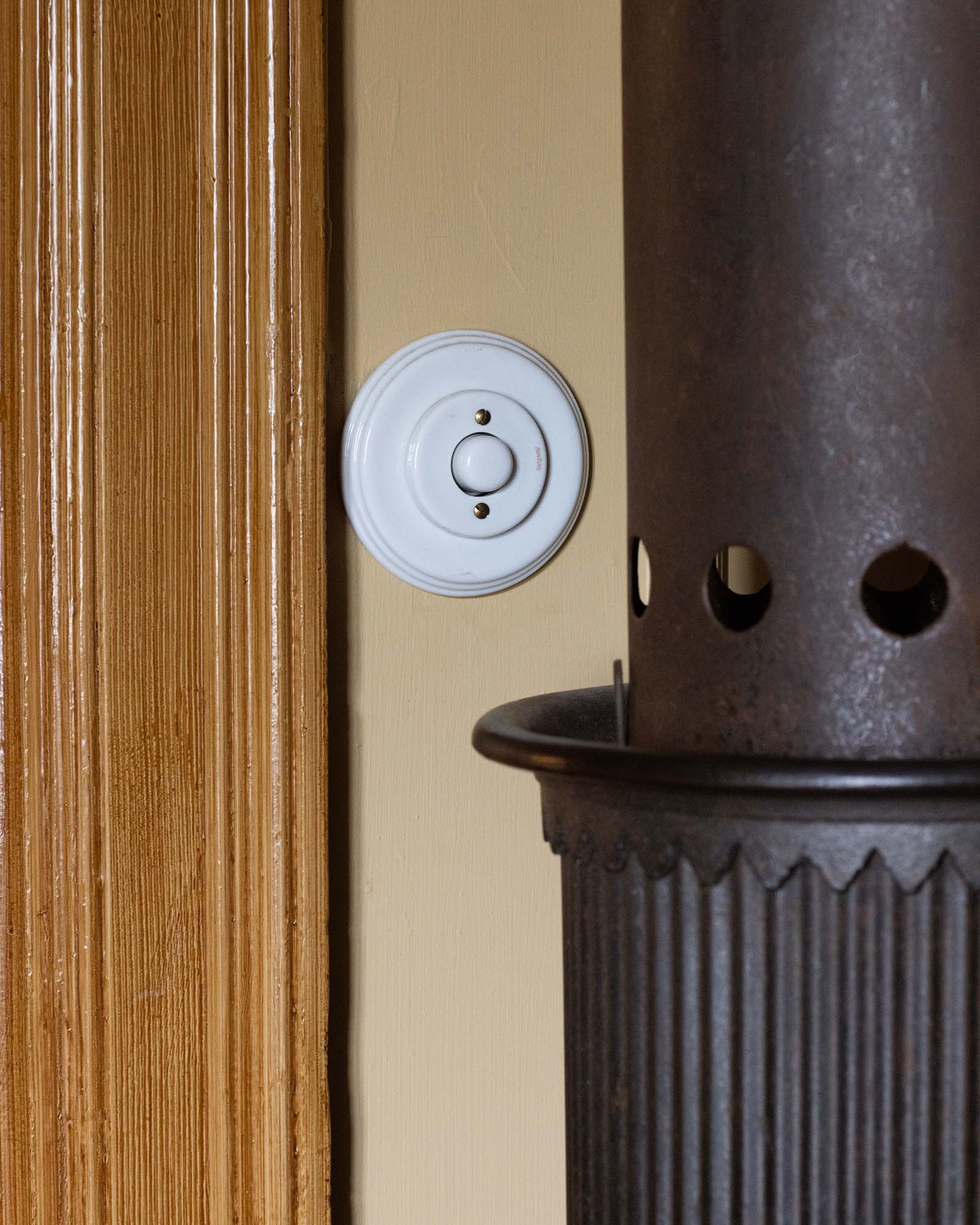 Interrupteur blanc en porcelaine - Interrupteur à bascule image