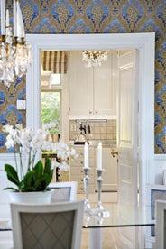 Klebe- und Handabdrucktapete – Nilsagården, Blau/Gold thumbnail image