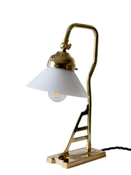 Bordslampa mässing - Modell 1900 med vit skärm thumbnail image