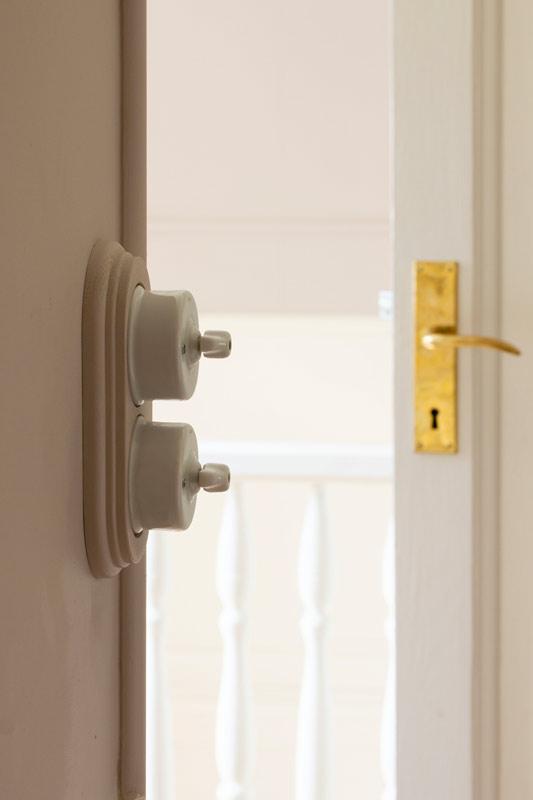 Dimmer - Hvit porselen (Ut/Vri) image