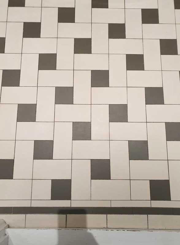 Winchester - Victorian Floor Tiles - White/Red - Super White BAS/Red ROU image